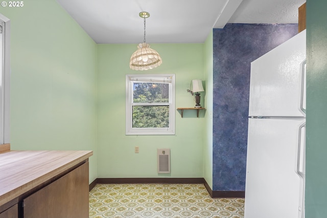 1904 SE Alder St, Portland, OR 97214 - dining area with baseboards