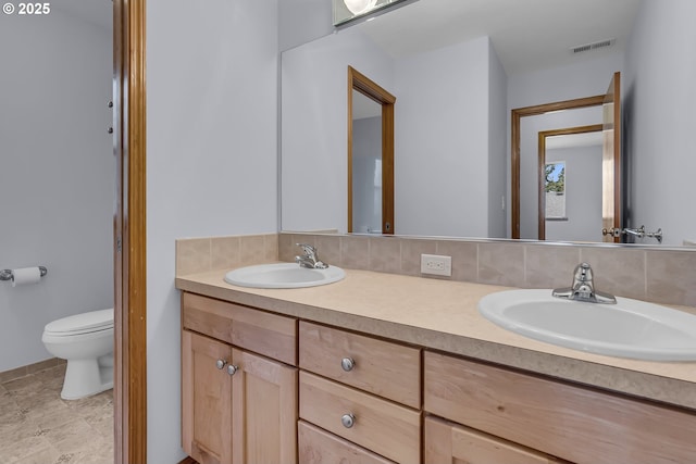 13007 SE Raymond Ct, Portland, OR 97236 - bathroom with double vanity, backsplash, and toilet