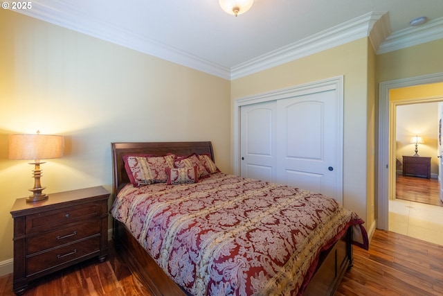 703 SE Keel Ave, Lincoln City, OR 97367 - bedroom with ornamental molding, a closet, and dark wood finished floors
