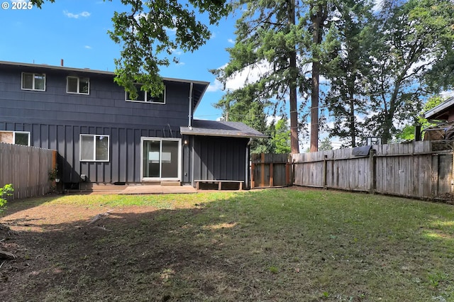 522 River Loop Unit 2, Eugene, OR 97404 - back of property featuring board and batten siding and a fenced backyard