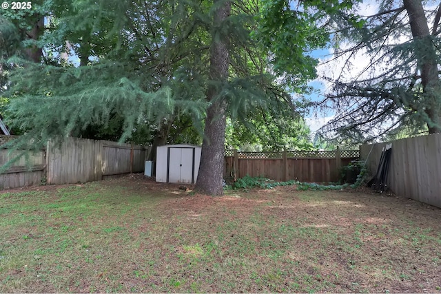 522 River Loop Unit 2, Eugene, OR 97404 - fenced backyard with a storage unit