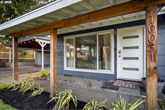 entrance to property with fence