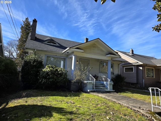 view of front facade featuring a front lawn and a porch