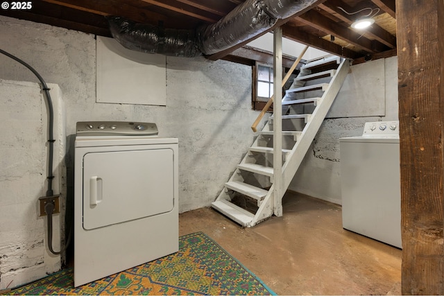 4112 NE 80th Ave, Portland, OR 97218 - laundry room with washing machine and dryer