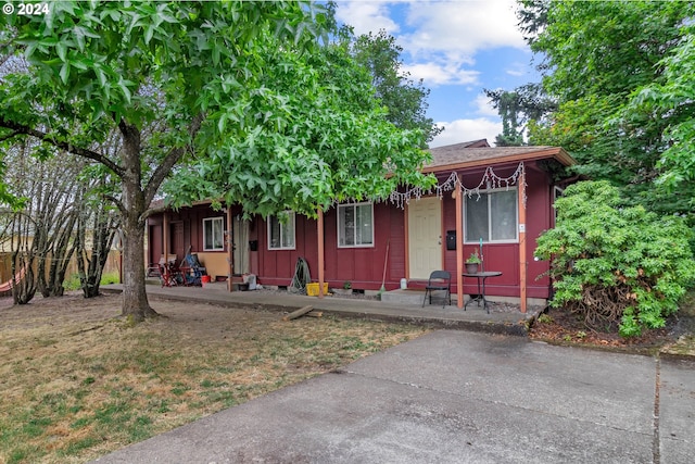 view of front of property