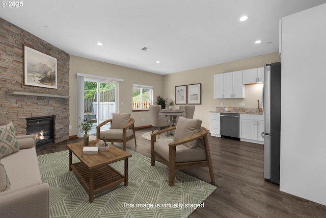 living area featuring recessed lighting, baseboards, dark wood-style floors, and a fireplace