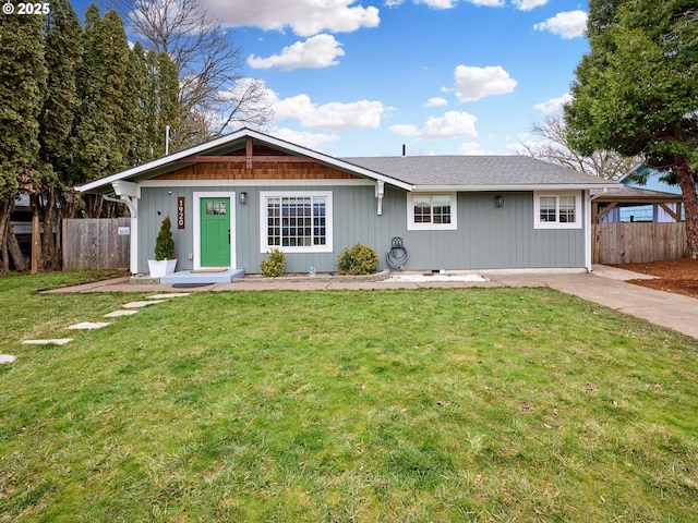 ranch-style home featuring a front lawn