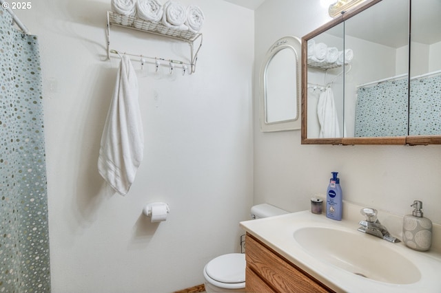 bathroom with vanity, a shower with shower curtain, and toilet