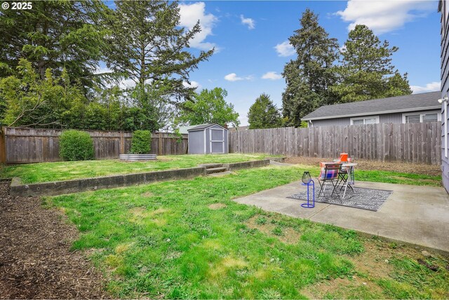 615 NE 81st Ave, Portland, OR 97213 - view of yard featuring a patio