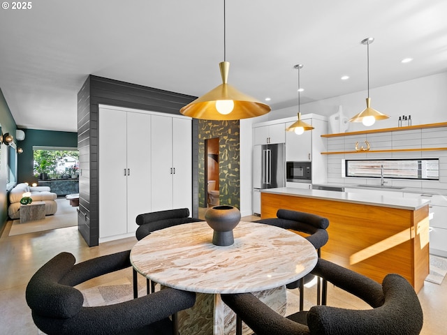 dining area with recessed lighting