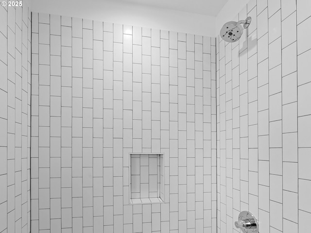 bathroom featuring tiled shower