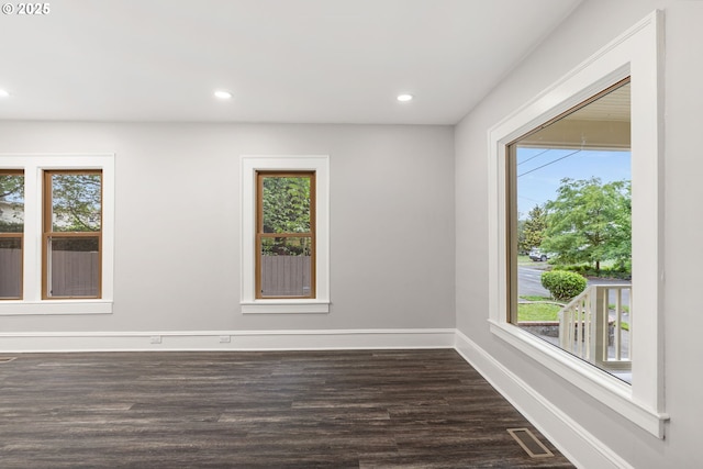 9605 N Hodge Ave, Portland, OR 97203 - empty room with dark wood-style flooring, plenty of natural light, baseboards, and recessed lighting