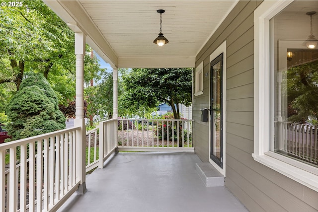 9605 N Hodge Ave, Portland, OR 97203 - view of covered porch