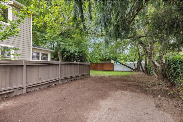 9605 N Hodge Ave, Portland, OR 97203 - view of yard
