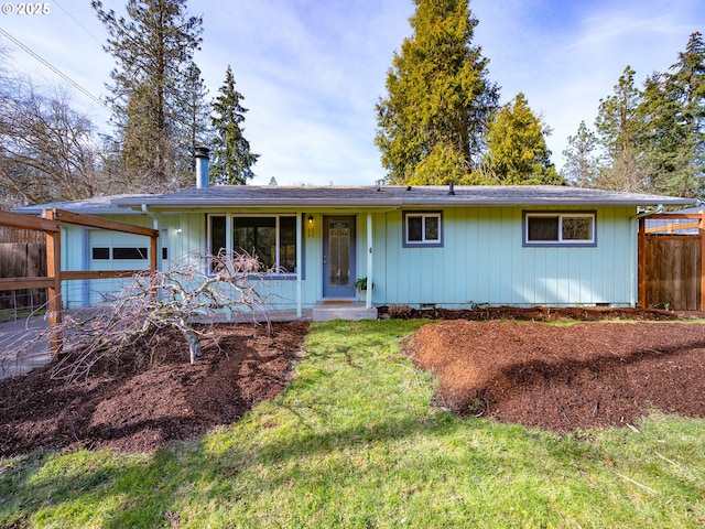 ranch-style house featuring a front lawn