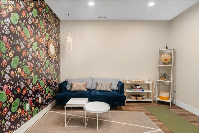 living area featuring baseboards, recessed lighting, wood finished floors, and visible vents