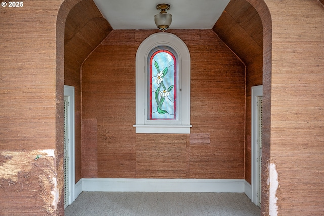 1856 SE Saint Andrews Dr, Portland, OR 97202 - detailed view of carpet and arched walkways