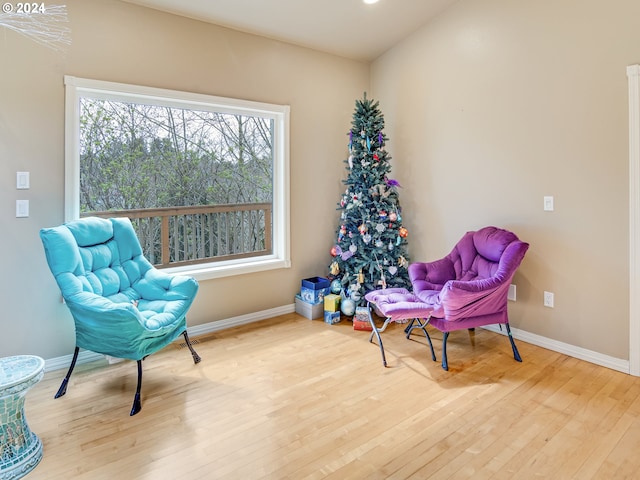 living area featuring light wood-style flooring and baseboards