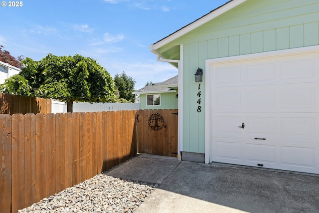 1448 S Grove Lane Ct, Sutherlin, OR 97479 - view of garage