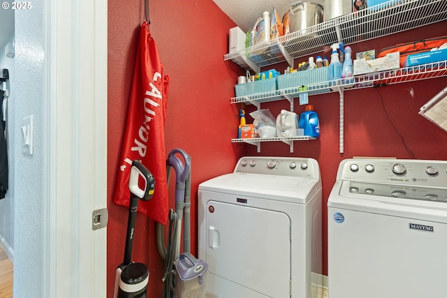1448 S Grove Lane Ct, Sutherlin, OR 97479 - laundry area featuring washing machine and dryer