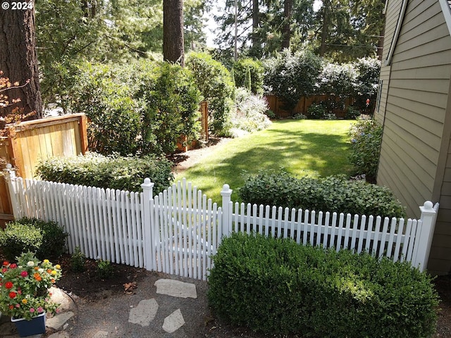 4506 Black Forest Ct, Lake Oswego, OR 97035 - view of fenced backyard