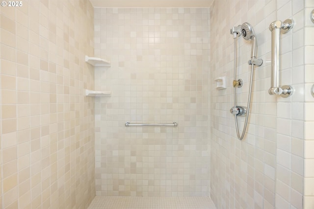 616 NW Westover Ter, Portland, OR 97210 - bathroom with a tile shower