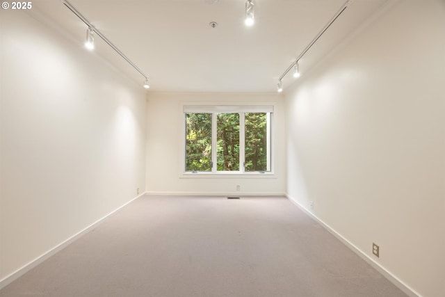 616 NW Westover Ter, Portland, OR 97210 - carpeted spare room featuring rail lighting and baseboards