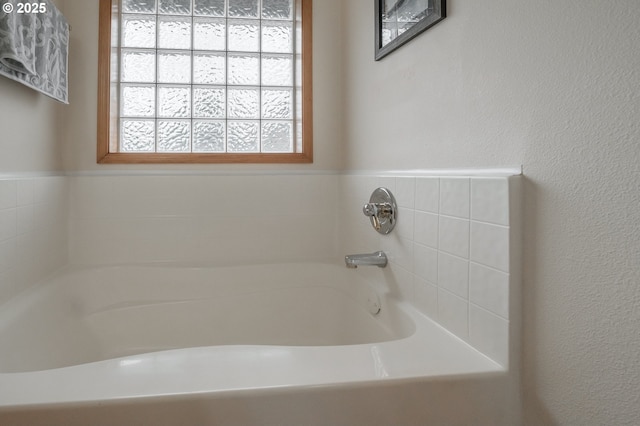7874 Jani Ct NE, Keizer, OR 97303 - bathroom with a bath