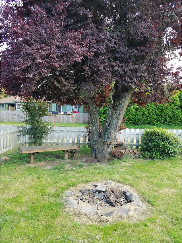 335 Kourt Dr, Eugene, OR 97404 - view of yard featuring a fire pit
