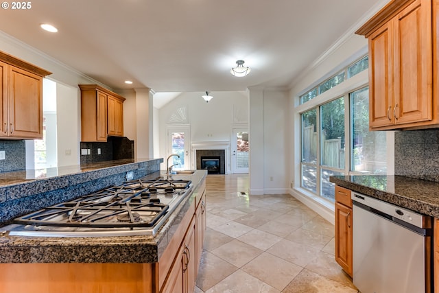 3169 Tanner Park Dr, Eugene, OR 97405 - kitchen with appliances with stainless steel finishes, dark countertops, decorative backsplash, open floor plan, and recessed lighting