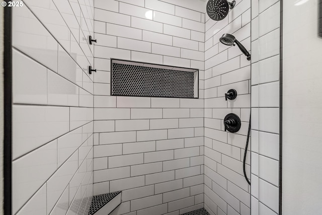 406 Balsa St, La Grande, OR 97850 - full bath featuring tiled shower