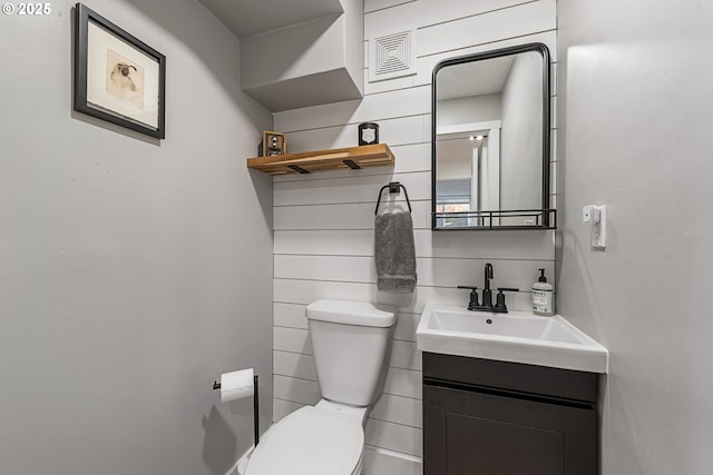 406 Balsa St, La Grande, OR 97850 - bathroom with vanity and toilet