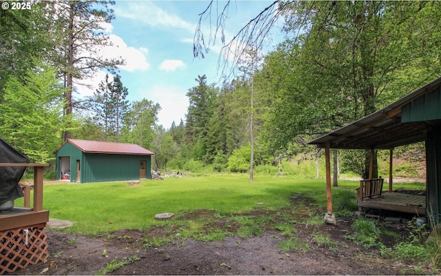 84932 Straw Springs Ln, Milton-Freewater, OR 97862 - view of grassy yard featuring an outdoor structure and a wooden deck