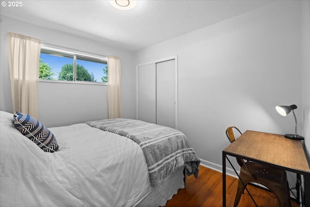 1637 Camino Dr, Forest Grove, OR 97116 - bedroom with wood finished floors, a closet, and baseboards