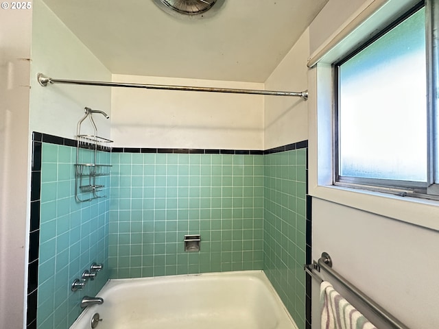 3032 NW Grant Ave, Corvallis, OR 97330 - full bath with healthy amount of natural light and bathing tub / shower combination