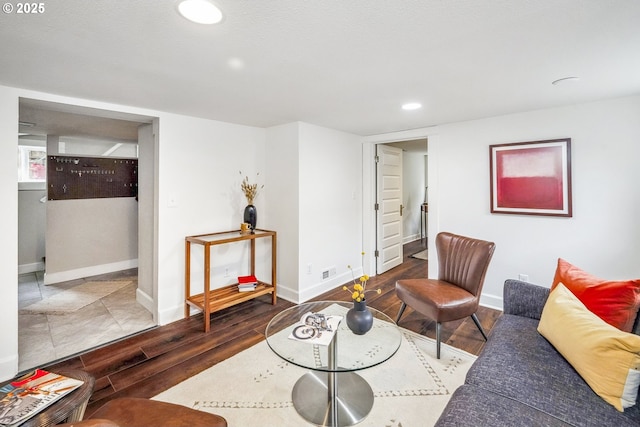 living area featuring recessed lighting, visible vents, baseboards, and wood finished floors