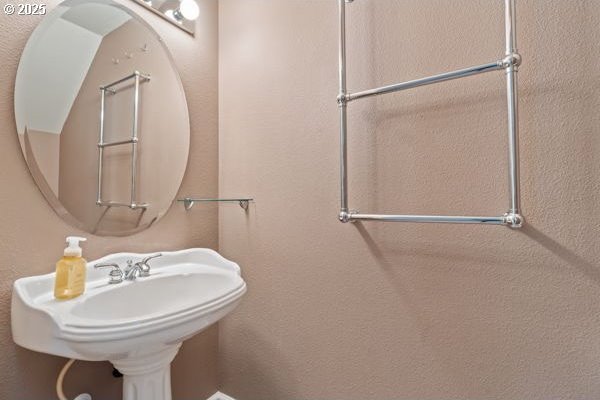 17504 SE 16th Cir, Vancouver, WA 98683 - bathroom featuring a sink