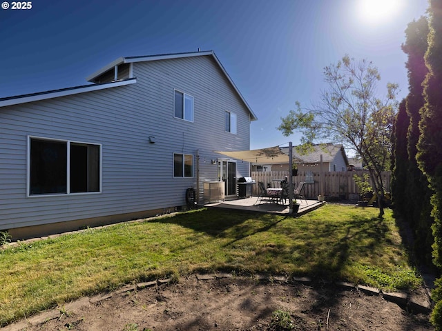 3135 SE 26th St, Gresham, OR 97080 - rear view of house with a patio area