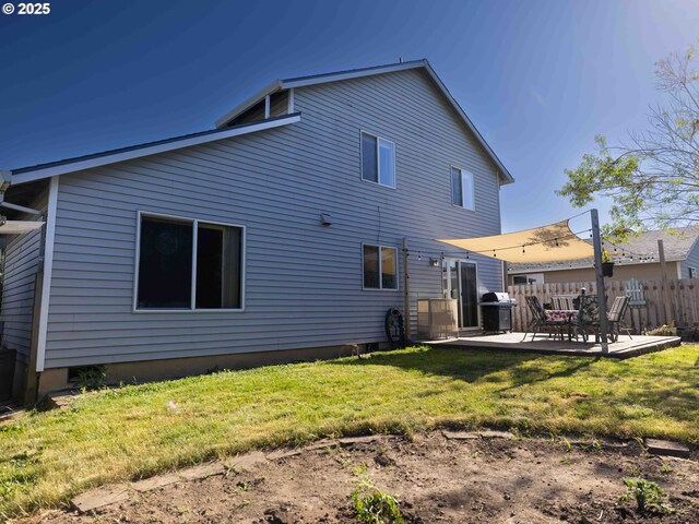 3135 SE 26th St, Gresham, OR 97080 - rear view of property with a patio area