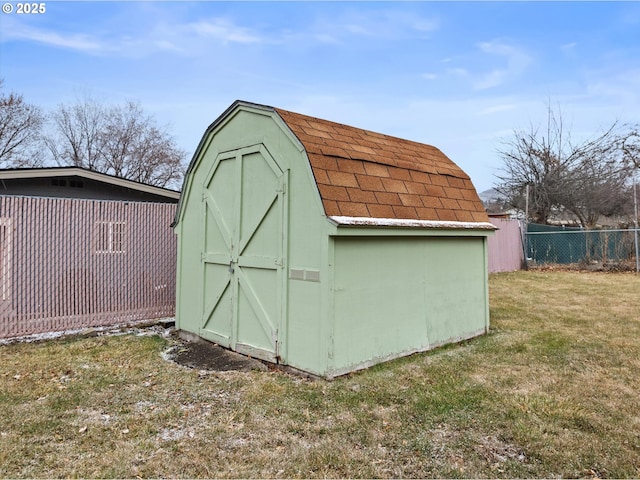 view of outdoor structure featuring a yard