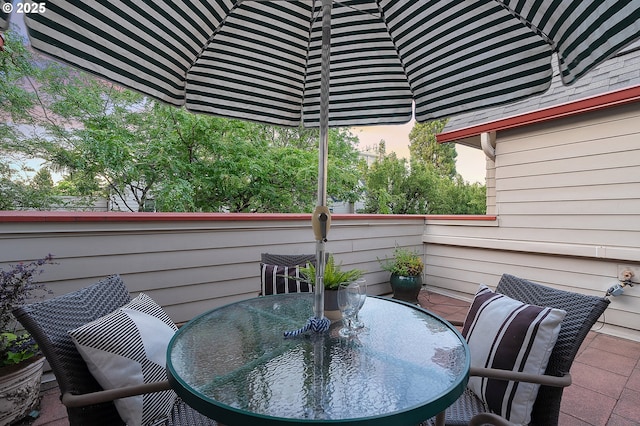 2805 NW Upshur St Unit B, Portland, OR 97210 - view of patio featuring outdoor dining space