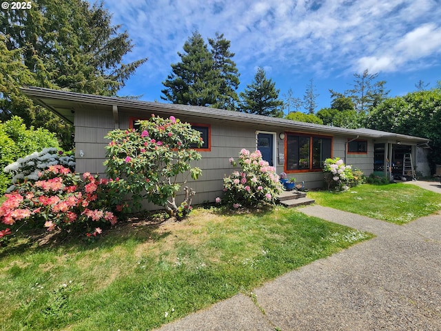 ranch-style home featuring a front yard