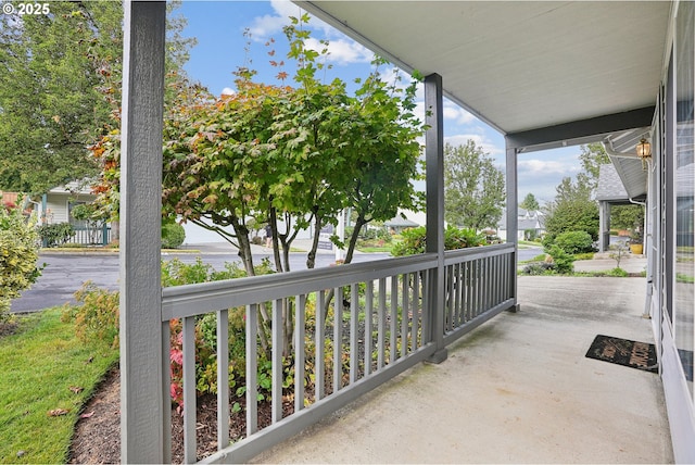 balcony featuring covered porch