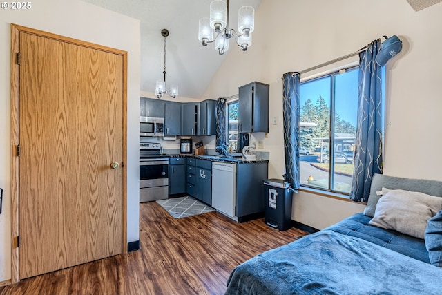 kitchen featuring sink, an inviting chandelier, hanging light fixtures, dark hardwood / wood-style floors, and stainless steel appliances