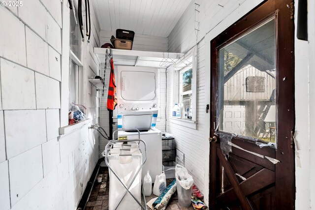 12107 SE Carlton St, Portland, OR 97266 - laundry area featuring stacked washer and clothes dryer and laundry area