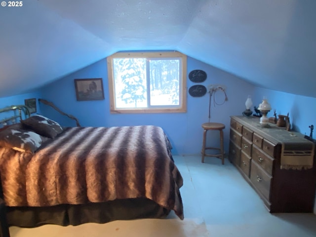39798 Bear Gulch Rd, Sumpter, OR 97877 - bedroom with vaulted ceiling