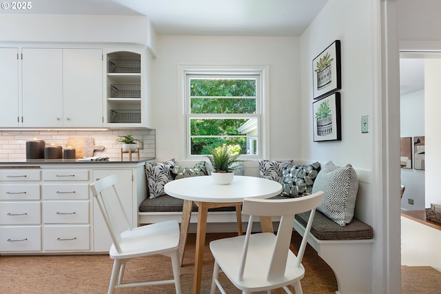 3575 NE Emerson St, Portland, OR 97211 - dining room with breakfast area