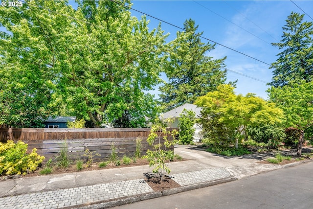 3575 NE Emerson St, Portland, OR 97211 - view of yard