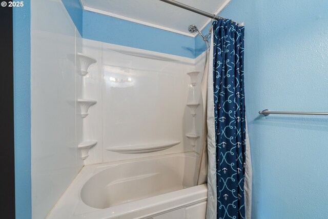 567 NW Cedar Ct, Warrenton, OR 97146 - bathroom with shower / bath combo