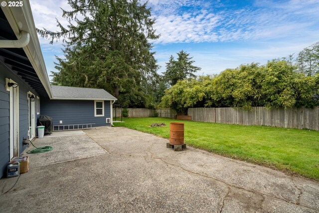567 NW Cedar Ct, Warrenton, OR 97146 - fenced backyard with a patio area and grilling area